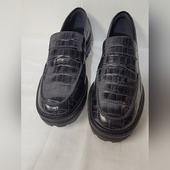 Everlane Black Croc-Embossed Loafers - Picture 8 of 12
